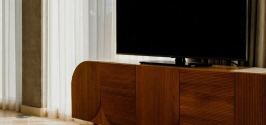 Meubles TV en Noyer : Conseils pour Bien Choisir